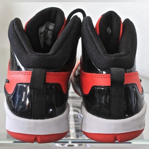 NIKE SHOE TEAM HUSTLE D6 SIZE 4Y RED BLACK PATENT WHITE 2013 (Woman’s 6) - Picture 3 of 6